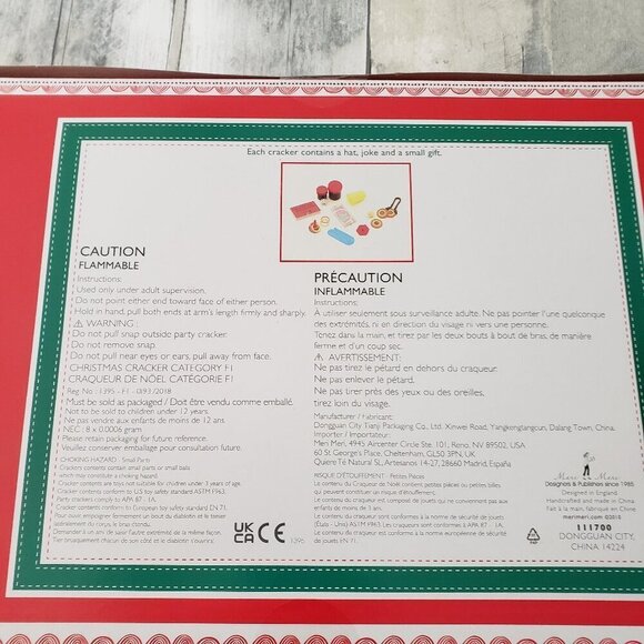 NWT Meri Meri Santa & Reindeer 8 Embellished Festive Holiday Christmas Crackers - Picture 3 of 3